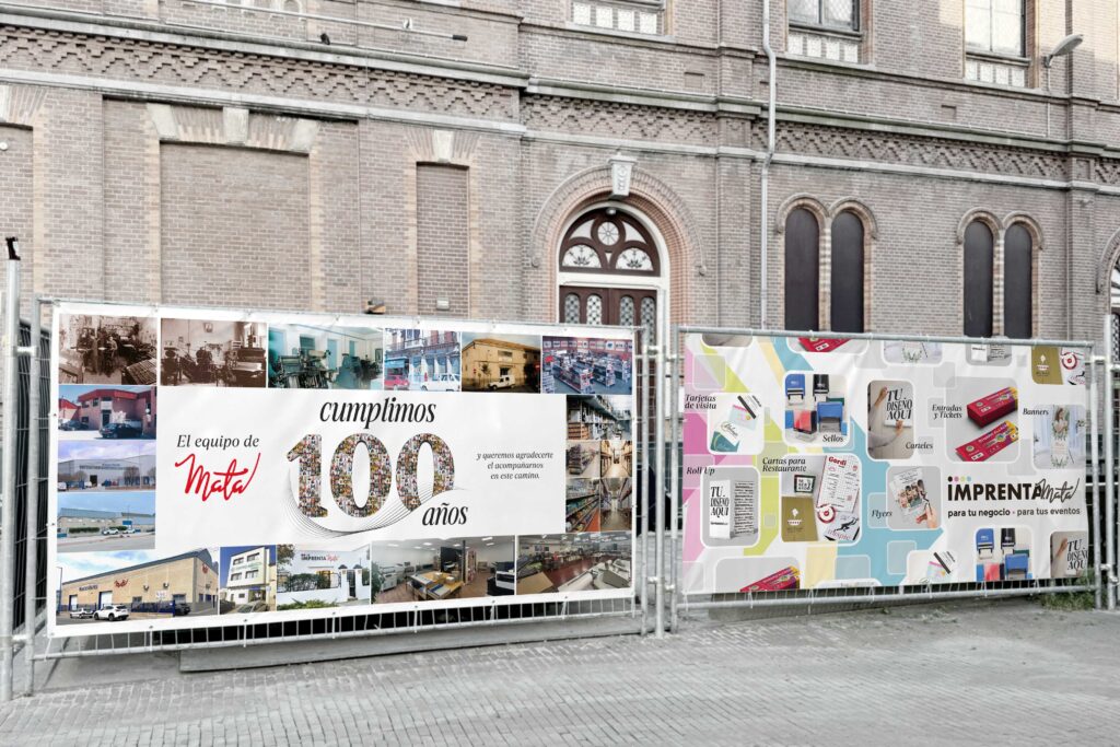 Edificion con lonas publicitarias