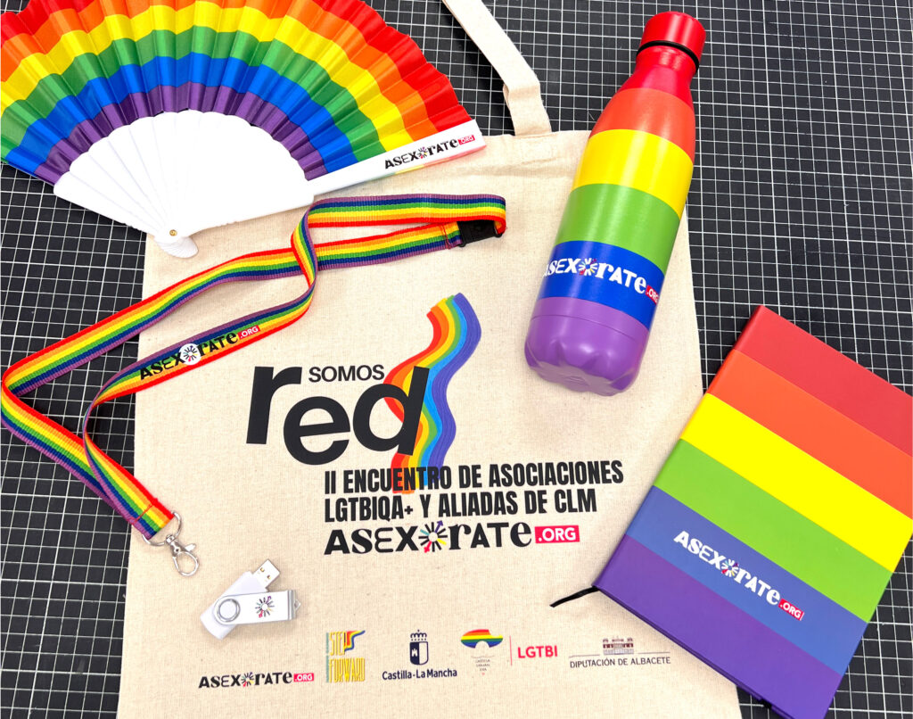 Abanico, lanyard, botella, libreta, pendrive y bolsa personalizados con logotipo a todo color